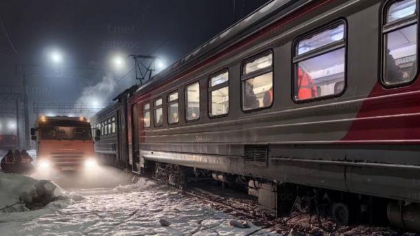 Вагон пригородного поезда сошёл с рельсов на вокзале Новосибирск-Главный