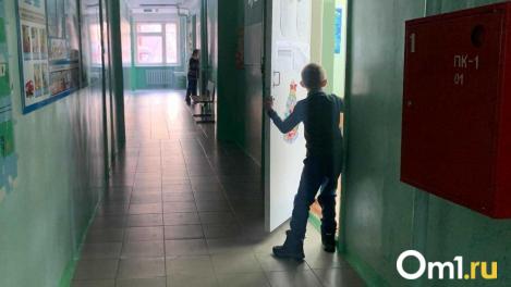 В Омске из-за пожара в школе эвакуировались 630 детей