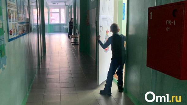 В Омске из-за пожара в школе эвакуировались 630 детей