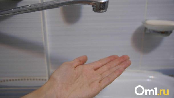 «Бегают с вёдрами»: жители Левого берега вторые сутки остаются без воды