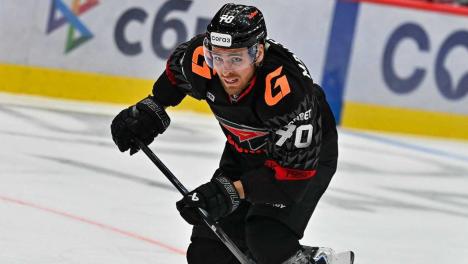 Игроки «Авангарда» ничего не подарили нападающему Мартынову на день рождения