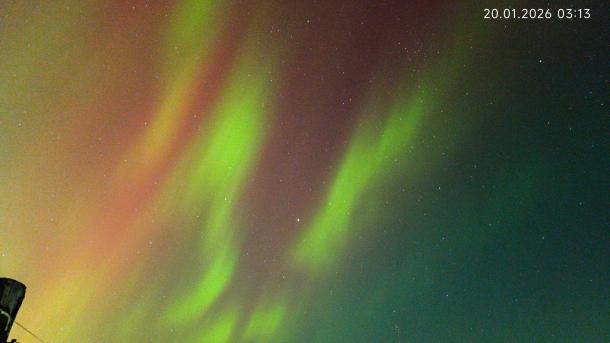 Полярное сияние в Омске: как вспышка на Солнце устроила часовое шоу