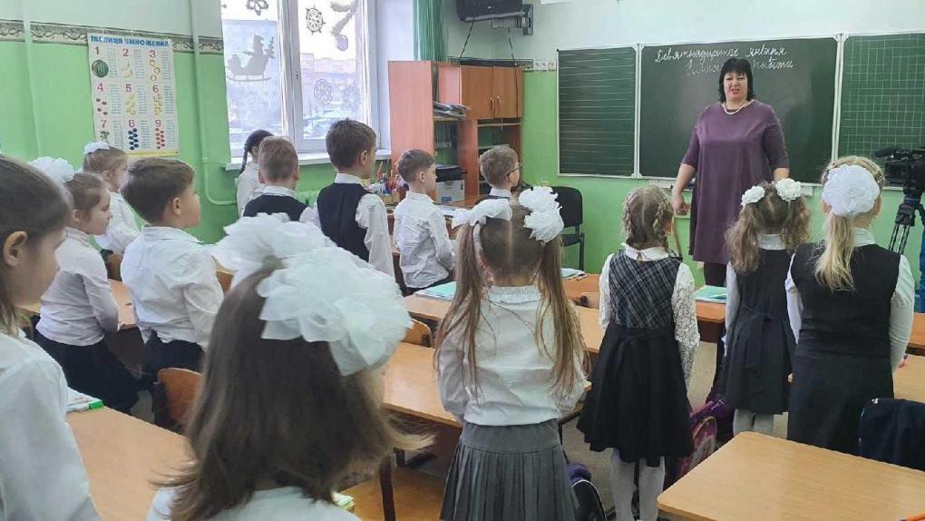 225 учителей переехали в сельские школы Новосибирской области с 2020 года по программе «Земский учитель»