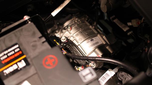 Аномальные снегопады и морозы в Новосибирске удвоили спрос на автоуслуги