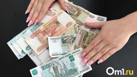Стало известно, у каких специалистов в Омске выросли зарплаты
