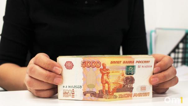 Омичам в феврале проиндексируют пособия и социальные выплаты