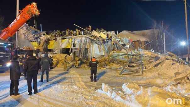 Третьего пострадавшего спасли из-под завалов обрушившегося магазина в Новосибирске