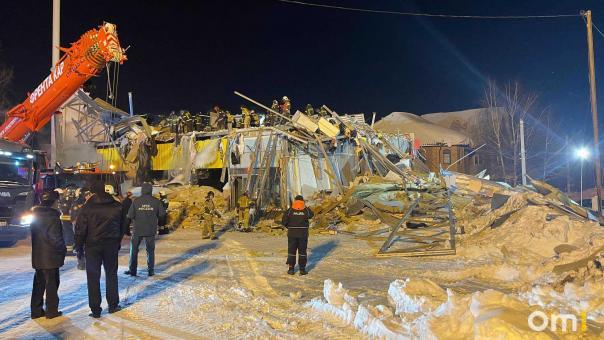 Снег мог стать причиной обрушения двухэтажного магазина в Новосибирске