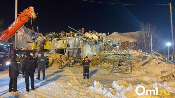 Снег мог стать причиной обрушения двухэтажного магазина в Новосибирске