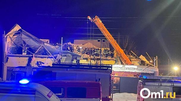 Третий пострадавший при обрушении ТЦ в Новосибирске скончался на месте происшествия