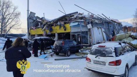 Разбор завалов обрушившегося ТЦ в Новосибирске продолжится