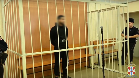 Трое вымогателей напали на таксиста в Омске и заставили его снять провокационное видео