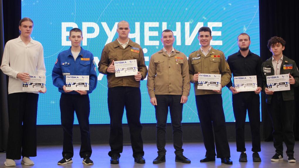 Более 80 студентов Омской области провели зимние каникулы на крупных трудовых объектах России