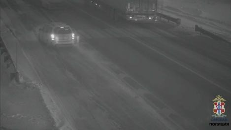 Омичка, уходя от столкновения, вылетела на второй уровень «встречки»