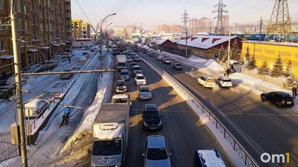 Новосибирск застрял в пробках: что происходит на дорогах утром 26 января?