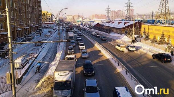 Новосибирск застрял в пробках: что происходит на дорогах утром 26 января?