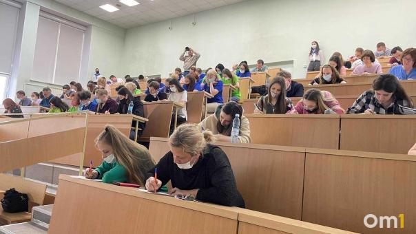 В Омской области усилят поддержку педагогов и студентов-целевиков: названы суммы