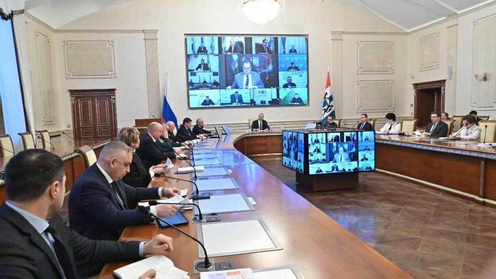 Губернатор Андрей Травников поручил создать рейтинг работодателей по привлечению молодежи на предприятия