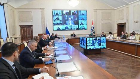Губернатор Андрей Травников поручил создать рейтинг работодателей по привлечению молодежи на предприятия