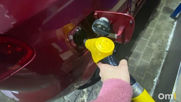 В Омске бензин снова подорожал на 30 копеек