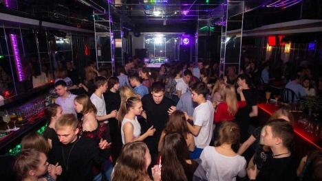 «Люди просят тишины и безопасности»: Союз отцов Новосибирска потребовал закрыть ночной клуб «Небар» в центре города