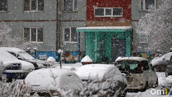 На Омск вместе с оттепелью обрушатся снегопады и метели