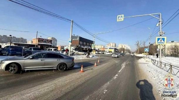 В Омске водитель иномарки сбил девочку на нерегулируемом переходе