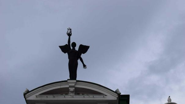 Гроб, обнаруженный у мусорных контейнеров в Кемерове, оказался реквизитом