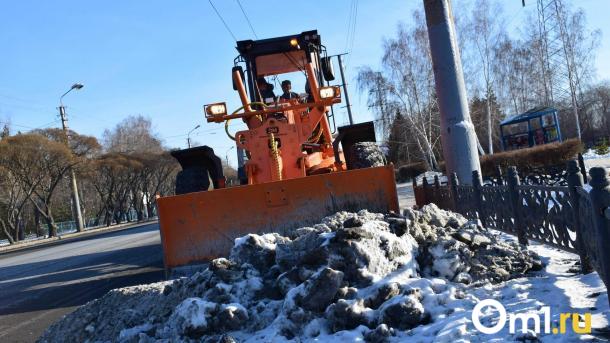 На улице Виталия Потылицына в Новосибирске тротуары превратились в ледовые трассы