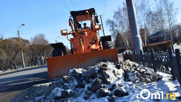 613 машин и 30 тысяч кубов снега: как Новосибирск справляется с заносами