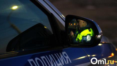 Камеры зафиксировали школьников, идущих по проезжей части в Новосибирске