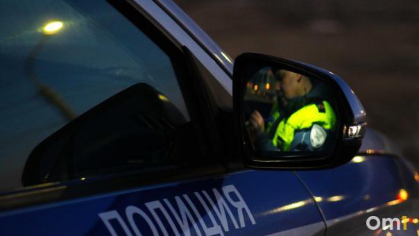 Камеры зафиксировали школьников, идущих по проезжей части в Новосибирске
