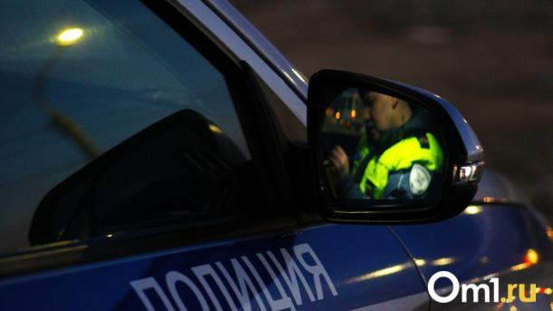 Камеры зафиксировали школьников, идущих по проезжей части в Новосибирске
