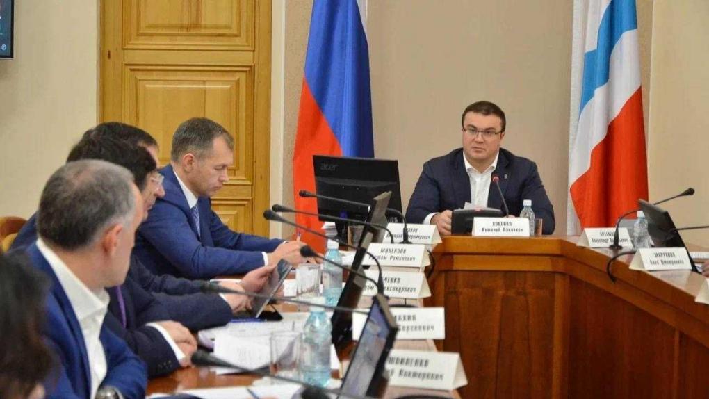 Виталий Хоценко поручил направить на поддержку молодых семей при покупке и строительстве жилья около 80 млн рублей