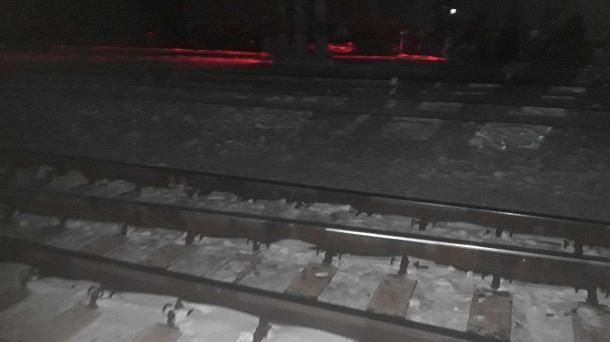 В Омской области молодая женщина попала под поезд