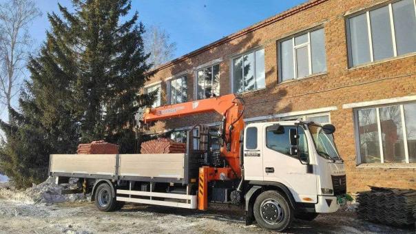 Виталий Хоценко проверил ход капитального ремонта школы в Марьяновском районе