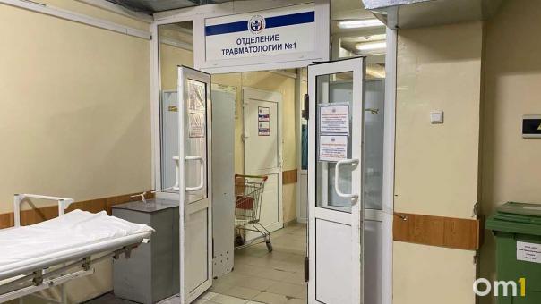 В омском Минздраве рассказали о состоянии школьника, сбитого троллейбусом