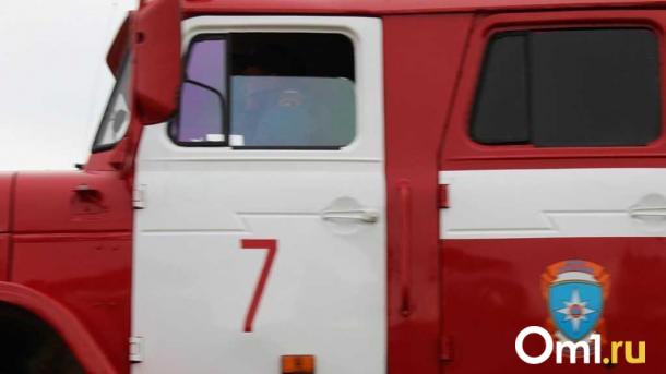 В Омске рано утром сгорели шесть торговых павильонов