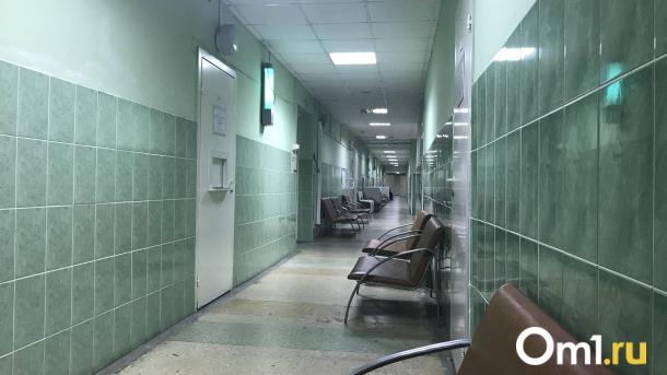 Стоматологи удалили омичу гигантский зубной камень
