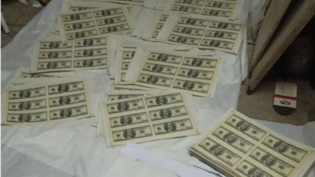 В Новосибирске вынесен приговор по делу о продаже фальшивых стодолларовых купюр