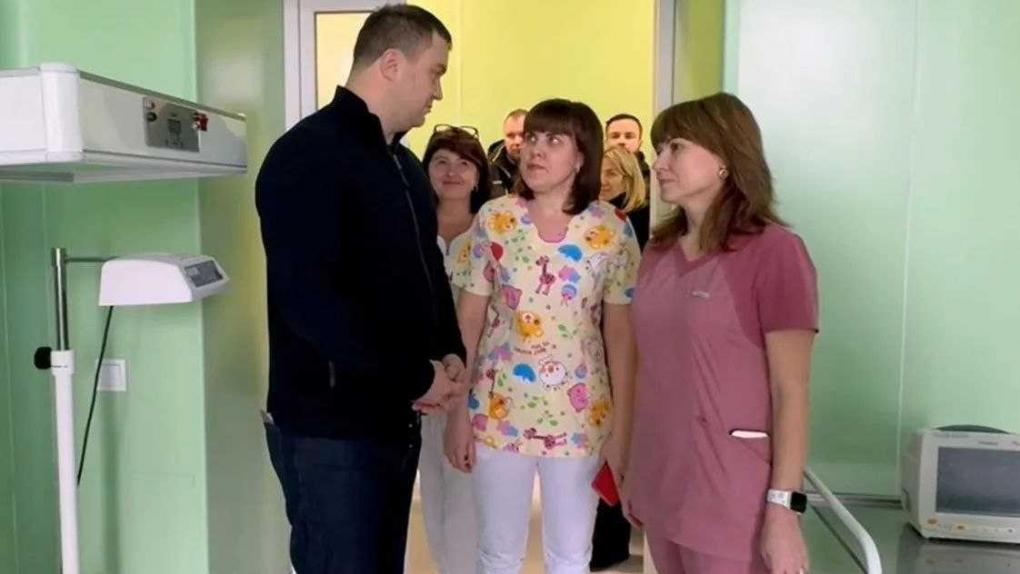 Виталий Хоценко рассказал о восстановлении роддома в подшефном Стаханове