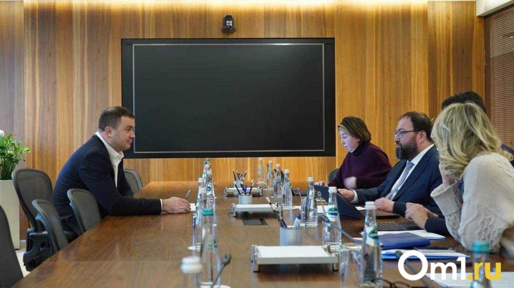 Губернатор Омской области встретился с главой Минцифры РФ
