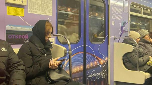 В опубликованных «файлах Эпштейна» описана схема доставки девушек из Новосибирска в Париж