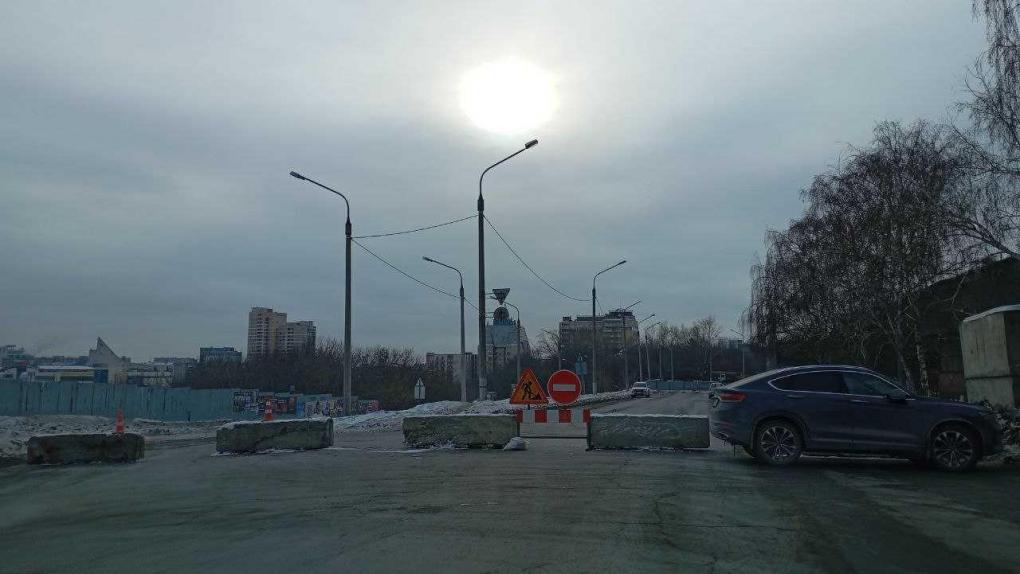 В центре Омска незаконно перекрыли улицу