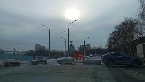 В центре Омска незаконно перекрыли улицу