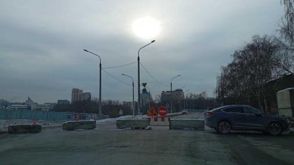 В центре Омска незаконно перекрыли улицу