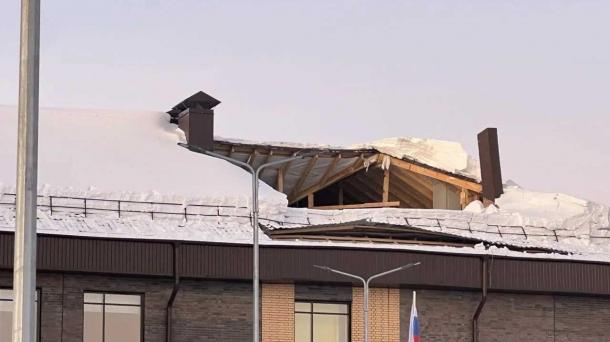 Занятия отменены: в новосибирской школе рухнула крыша