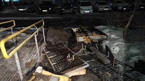 Пожарные из Омска спасли 11 человек из девятиэтажки