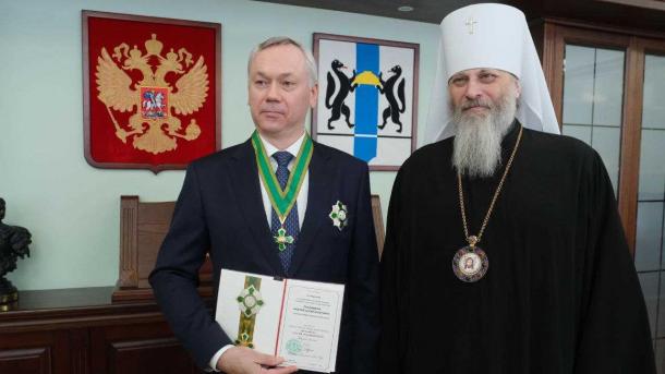 Митрополит Никодим вручил губернатору Новосибирской области орден преподобного Сергия Радонежского