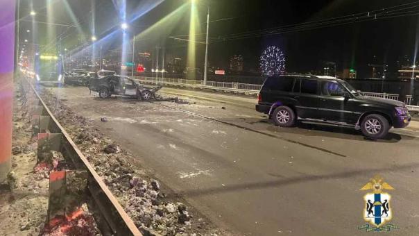 Два человека пострадали в массовом ДТП на Октябрьском мосту в Новосибирске